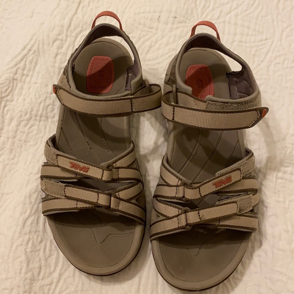 Teva Tirra - Gently used - Size 7